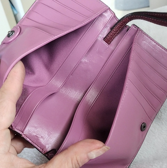🆕 Coach Black Cherry Red Gunmetal Pebbled Leather Slim Folding Wallet Wristlet